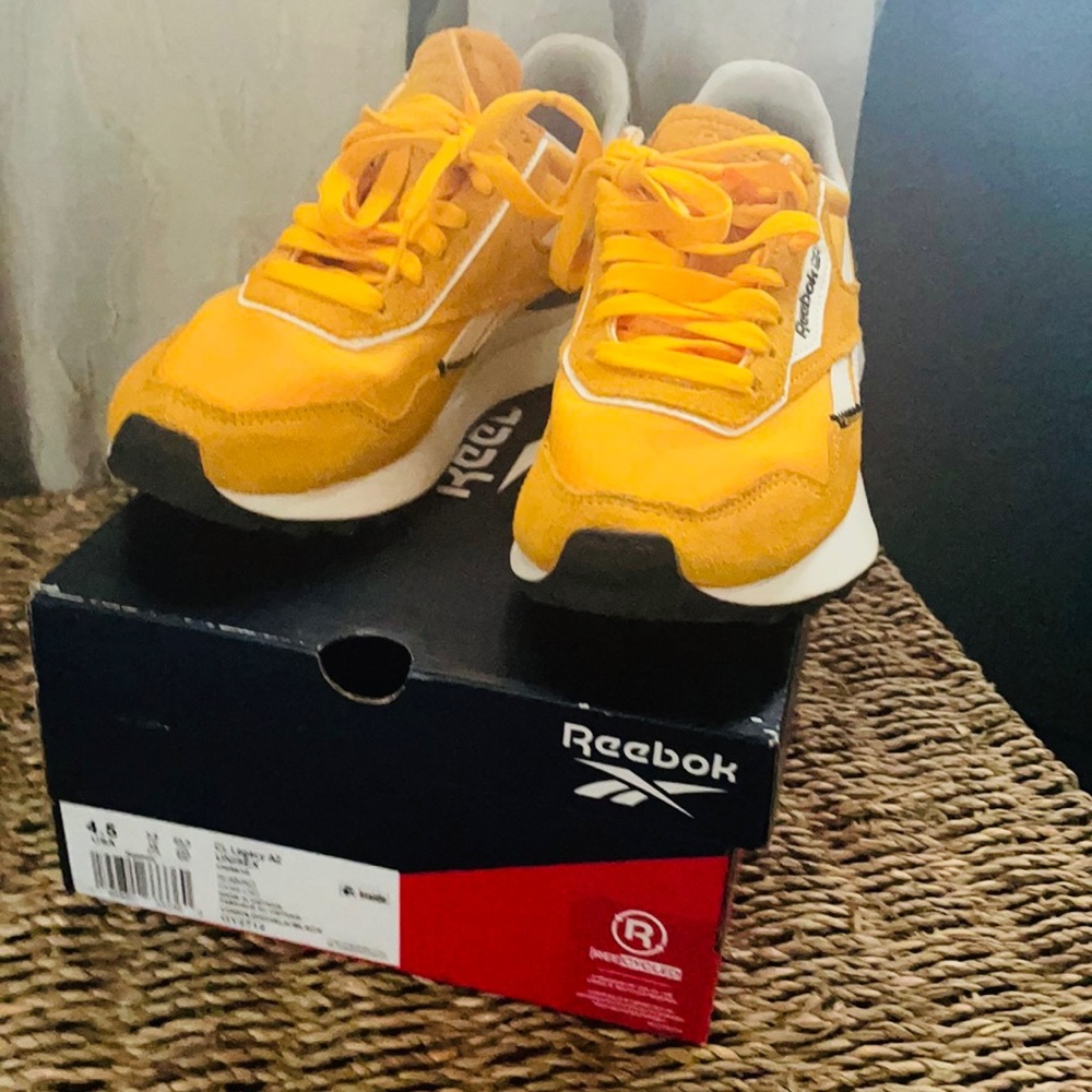 Reebox cogold/chalk/black running